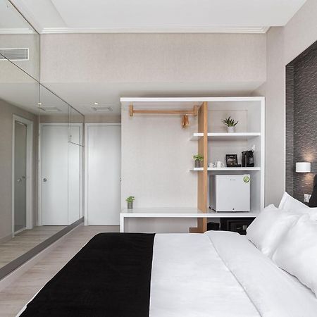 Kreoli Suites Glyfada Atene Esterno foto
