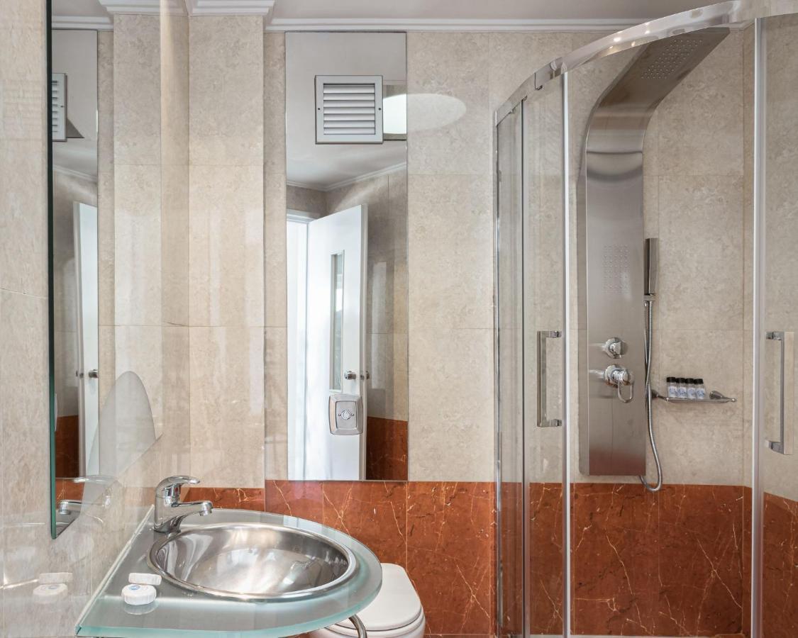 Kreoli Suites Glyfada Atene Esterno foto